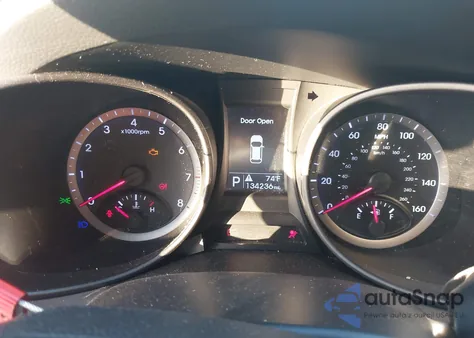 2015 Hyundai Santa Fe Sport 2.4L z USA, uszkodzony, nr VIN 5XYZTDLB4FG266918